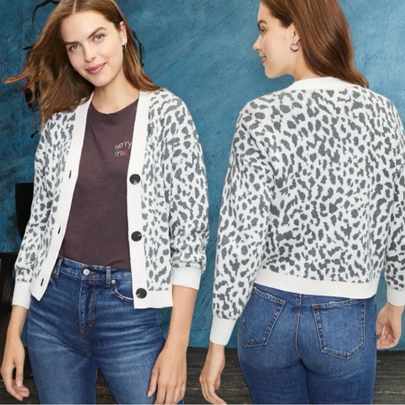 LOFT Sweaters - NWT LOFT Cropped Leopard Animal Knit V-Neck Cotton Gray Cream Button Cardigan XL